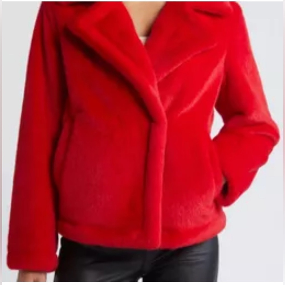 Sam Edelman Notched Lapel Faux
Fur cropped jacket coat M red
